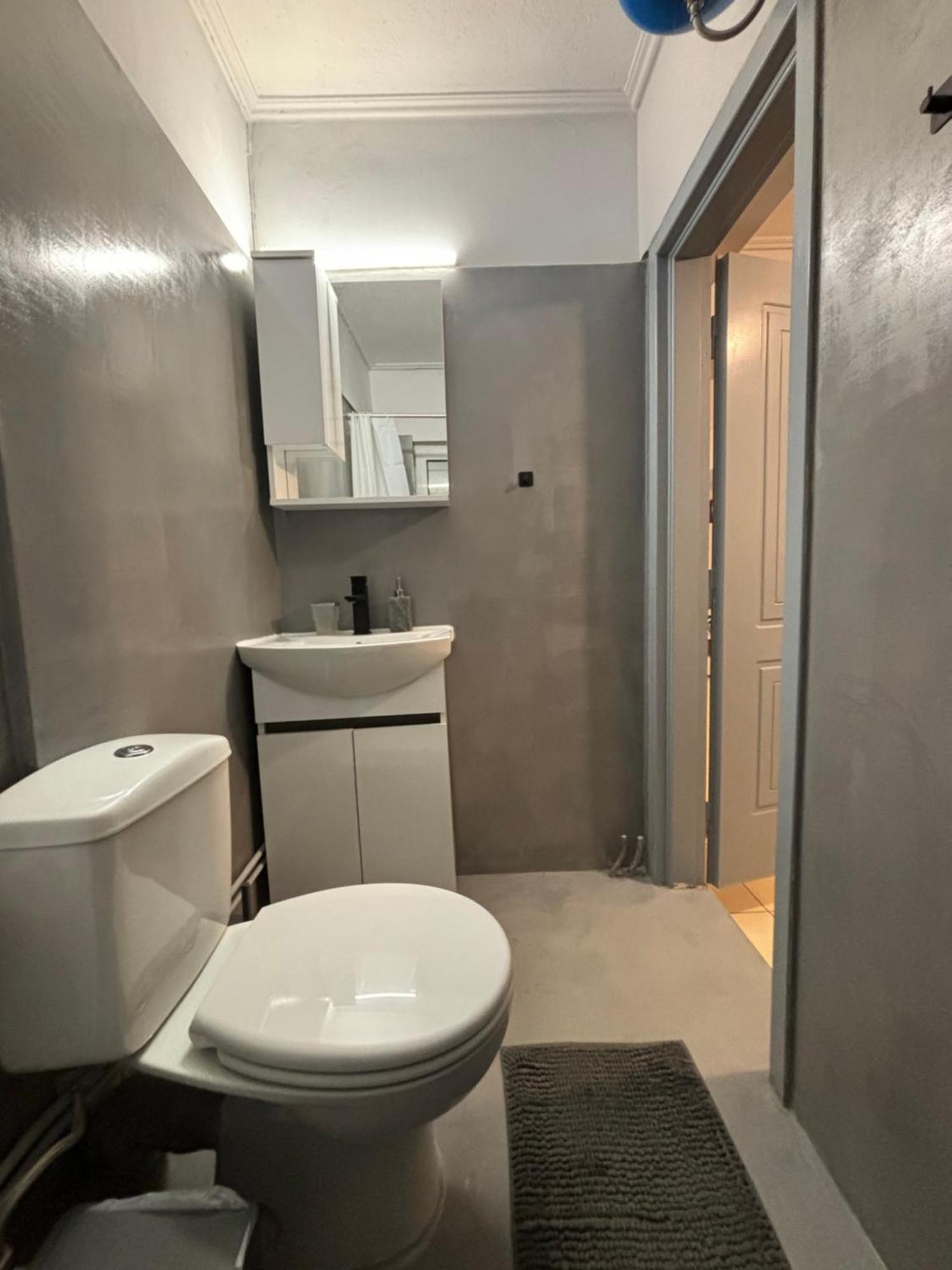 Jacuzzi Studio Close To Athens Airport!! باليني المظهر الخارجي الصورة